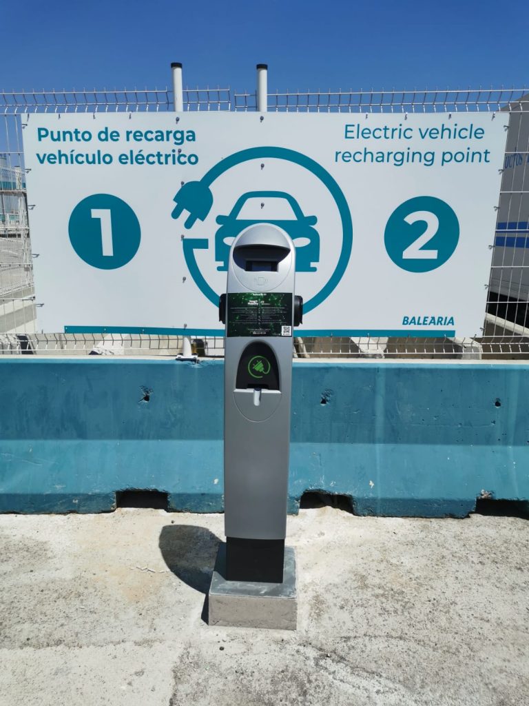 Instalación Puntos de Recarga Eléctrica de vehículos en la Terminal de Balearia en Valencia